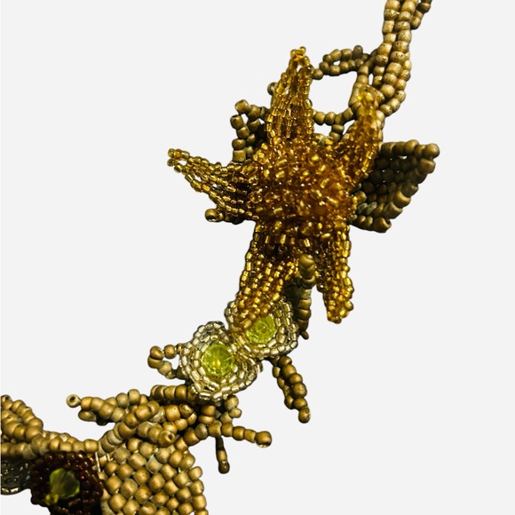 Handbeaded FLOWER NECKLACE - Picture 8 of 8